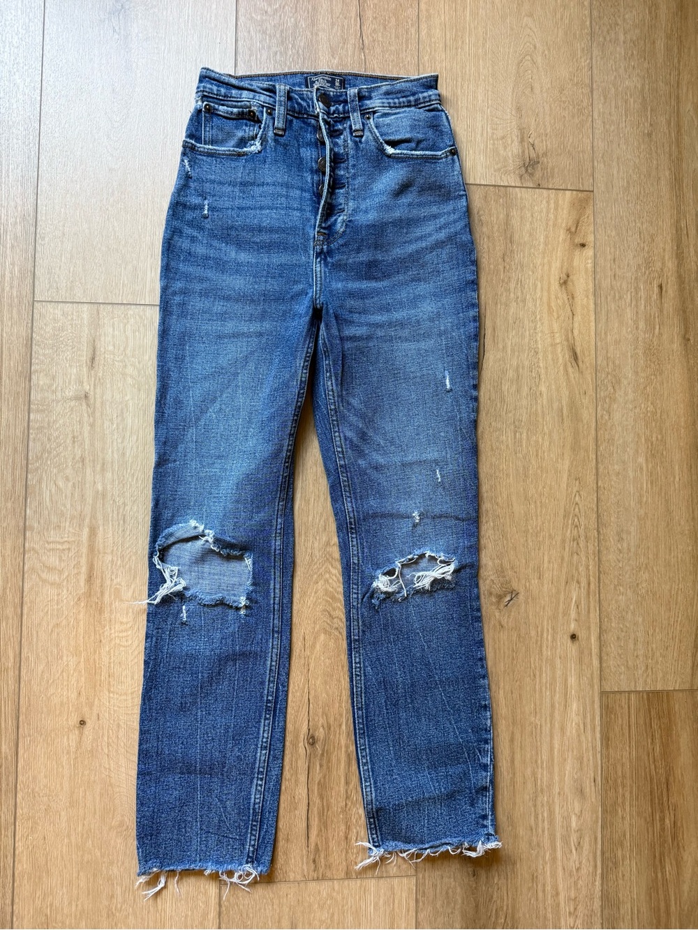 Abercrombie & Fitch Ultra High Rise Mom Jean
